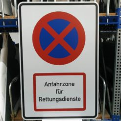 HDO-absolutes-halteverbot-anfahrzone-fuer-rettungsdienste-ra-900-x-600-mm-1