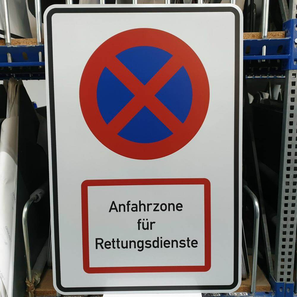 HDO-absolutes-halteverbot-anfahrzone-fuer-rettungsdienste-ra-900-x-600-mm-1