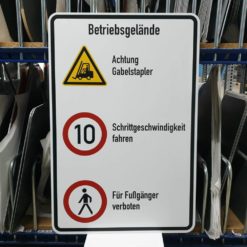 HEO-betriebsgelaende-gabelstapler-geschwind10-km-h-fussgaenger-verboten-900x600-mm-1