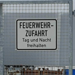 HFV-feuerwehrschild-vz-2433-feuerwehrzufahrt-tag-nacht-freihalten-ra-450x600-mm-4
