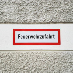 HGG-feuerwehrschild-vz-2445-feuerwehrzufahrt-ra-210-x-594-mm-6