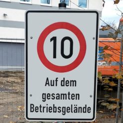 HMU-geschwindigkeit-10-km-h-auf-dem-gesamten-betriebsgelaende-ra-900x600-m-1