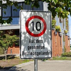 HMV-geschwindigkeit-10-km-h-auf-dem-gesamten-betriebsgelaende-ra-900x600-m-2