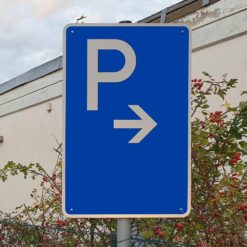 HOT-richtzeichen-parken-in-fahrtrichtung-rechts-retroreflektierend-ra-900-x-600-mm-1