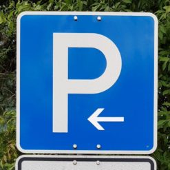 HQF-richtzeichen-vz-314-10-parken-anfang-rechts-oder-ende-links-ra1-600x600mm-1