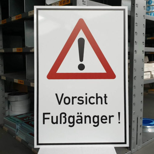 ILC-vorsicht-fussgaenger-600x400-mm-1