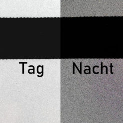 IOX-verkehrsschild-reflexion-schwarz-weiss-tag-und-nacht-anschauungsbeispiel