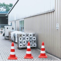 CEL-leitkegel-gem-stvo-reflexfolie-ra-1-warnkegel-mittleres-gewicht-rot-weiss