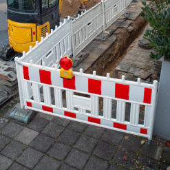 RMO-absperrschranken-euro-robuster-kunststoff-2-meter-geprueft-blitzleuchte-rot-praxis