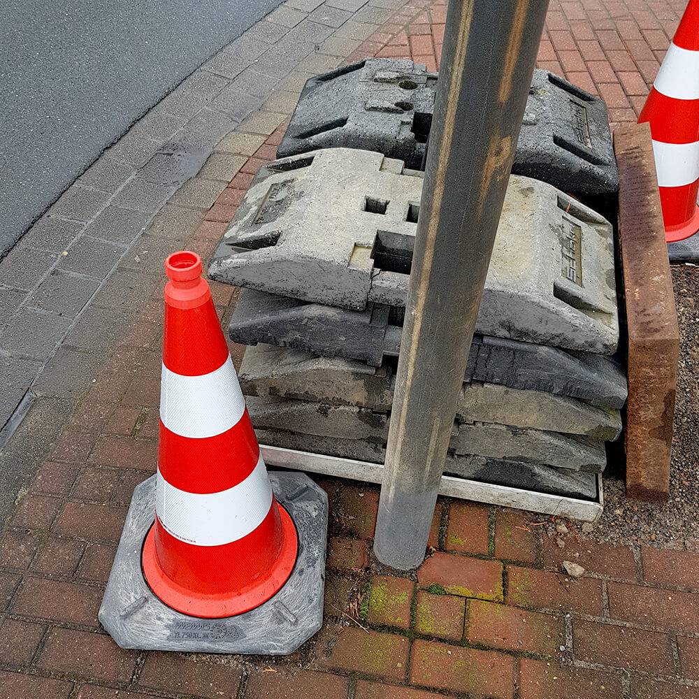 TKC-leitkegel-rot-weiss-bast-geprueft-reflexfolie-retroreflektierend-75-cm-hoch-praxis