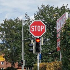 IAD-vorschriftzeichen-vz-206-halt-vorfahrt-gewaehren-retroreflektierend-ra1-900x900mm-2