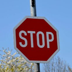 IAG-vorschriftzeichen-vz-206-halt-vorfahrt-gewaehren-retroreflektierend-ra1-900x900mm-6