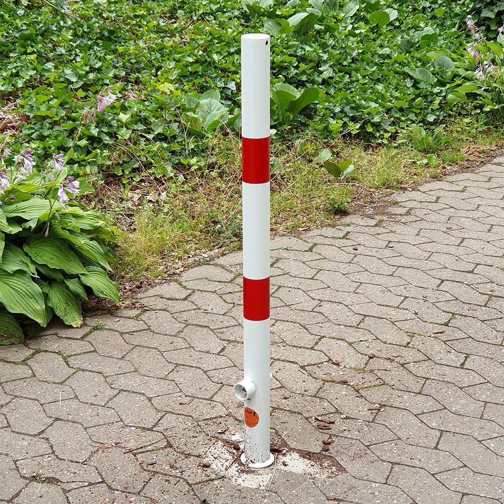 Sperrpfosten, Dreikantschloss, Einbetonieren, ohne Kettenöse, rot/weiß, Ø 6 cm