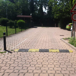 WEMAS Bodenschwelle 5-10 km/h, Endstück Temposchwelle, schwarz,42,5x21,25x7,5 cm