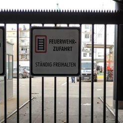 Feuerwehrschild VZ 2449, Feuerwehrzufahrt - ständig freihalten quadratisch