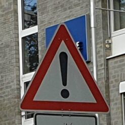 Gefahrzeichen VZ 101, Gefahrstelle, retroreflektierend