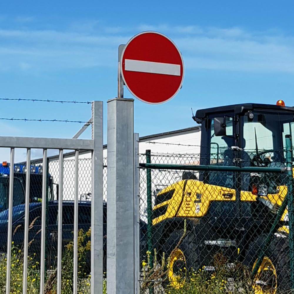 Komplett-Set Einfahrt verboten: Einfahrt verboten und 3 m Einbetonier-Pfosten