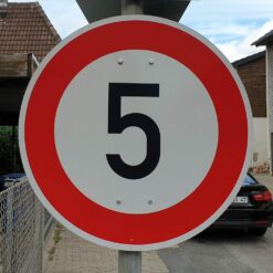 Vorschriftzeichen VZ 274-05, Zulässige Höchstgeschwindigkeit 5km/h